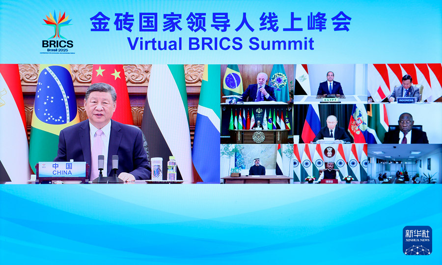 8일 저녁, 국가주석 습근평이 브릭스국가 지도자 온라인 정상회담에 참석해 〈단결협력하고 분발전진하자〉는 제목으로 중요한 연설을 발표했다. 신화사 기자 류빈