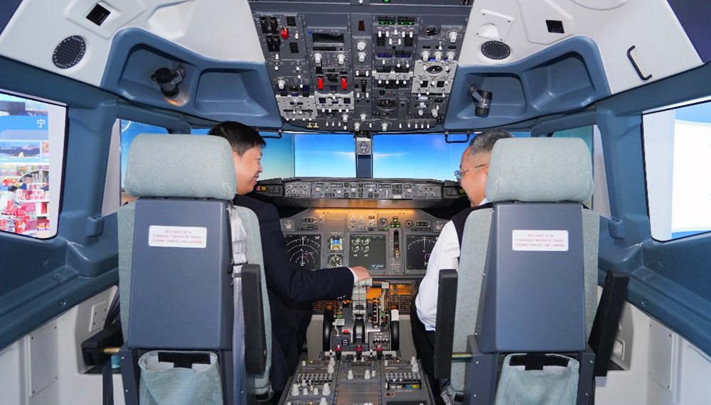 중국 남방항공에서 가져온 737-800 시뮬레이터.