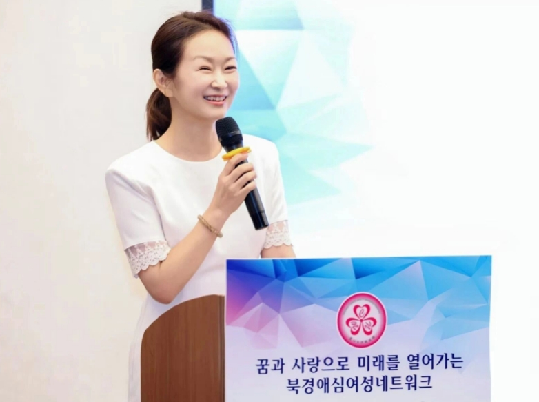 환영사를 하는 지연 회장