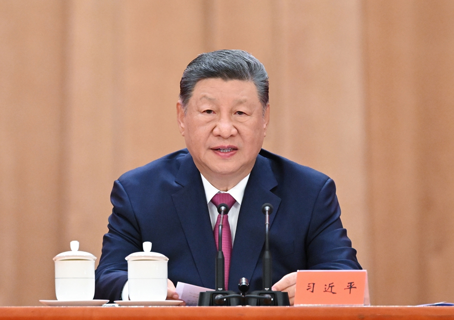  8월 17일 오전 중공중앙, 전국인대 상무위원회, 국무원, 전국정협, 중앙군사위원회는 북경 인민대회당에서 성대한 대회를 거행하여 위대한 맑스주의자이며 위대한 무산계급 혁명가, 정치가, 군사가, 외교가이며 중국특색 사회주의 위대한 사업의 걸출한 지도자인 강택민 동지 탄신 100돐을 기념했다. 중공중앙 총서기이며 국가주석이며 중앙군사위원회 주석인 습근평이 중요한 연설을 발표했다. 신화사 기자 리향