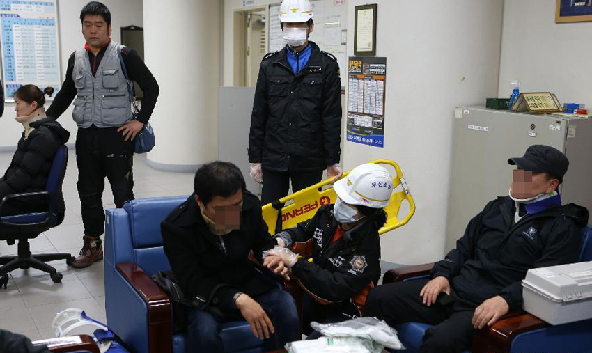 한국 부산 지하철추돌사고 100여명 부상