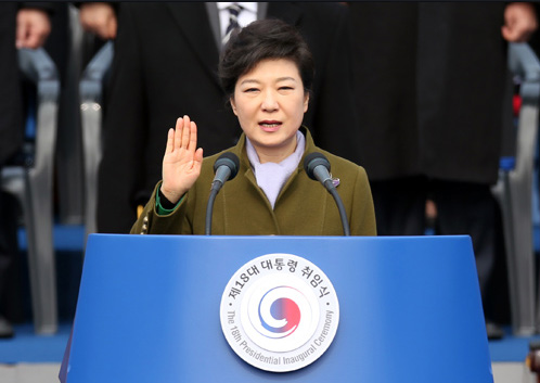 박근혜 한국 대통령이 풀어야 할 두 난제