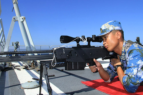 중국 선박호위편대, 신형 저격보총 실탄사격 훈련 진행