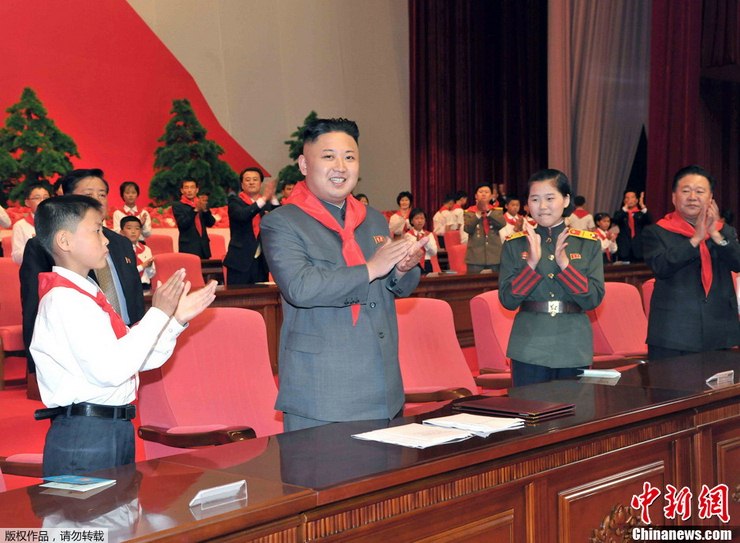 김정은 붉은넥타이 매고 조선소년단대회에 참석