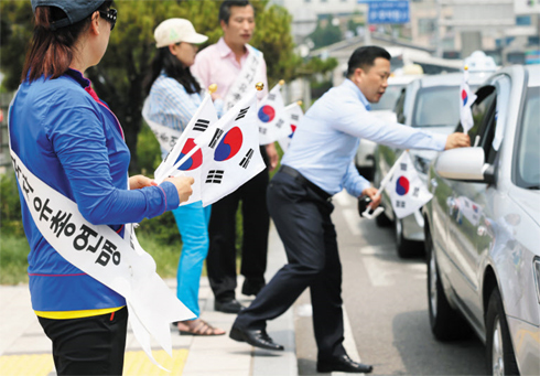 한국단체 '전민 태극기 걸기 활동' 전개