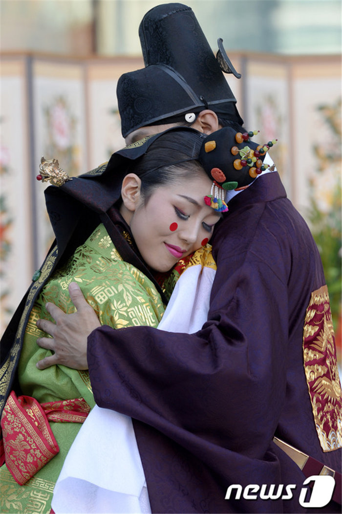 추석 맞아 한국서 “전통결혼식 재현”활동 거행