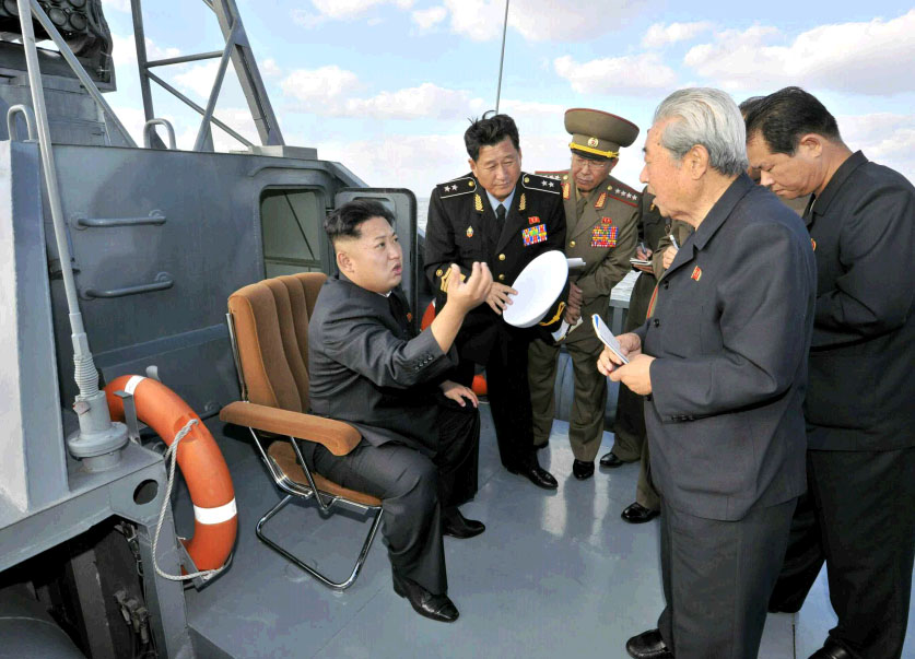 김정은 조선에서 새로 만든 전투함 시찰, 해군무력 강화시킬것을 요구