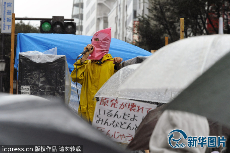 일본 민중 비를 무릅쓰고 2020년 하계올림픽 거행에 항의
