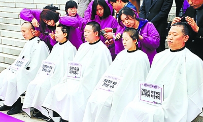 한국 통합진보당 의원들 삭발로 항의