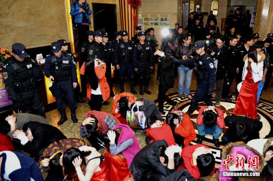 광동 동관시경찰측 매음타격활동 진행