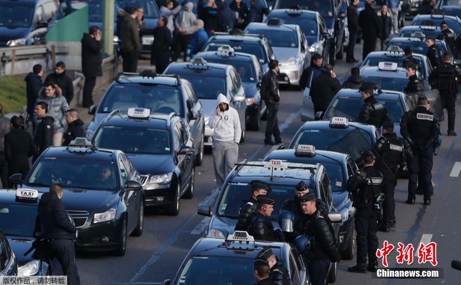 프랑스 택시 파업시위로 교통 마비 