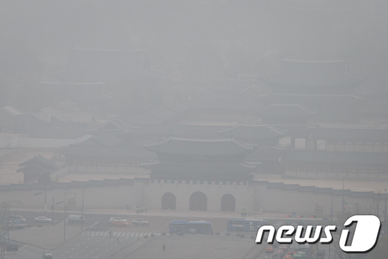 짙은 안개에 포위된 서울시(포토)