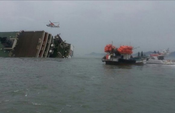 한국 침몰 려객선 2명 사망, 290여명 생사불명