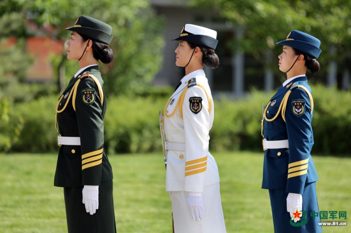 중국인민해방군 녀성의장대원들 훈련모습 공개