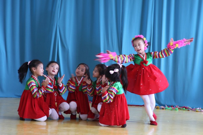 조선 어린들의 다채로운 수준급 공연