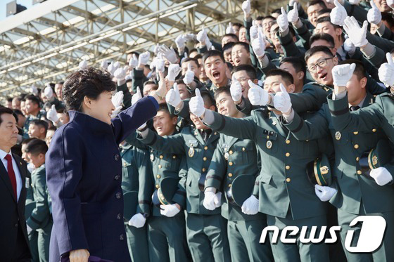 한국 대통령 박근혜, 2015년 국군 장교 합동임관식 출석