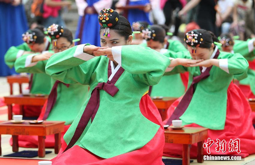 성인의 날 맞은 한국 성인녀자들 성인례