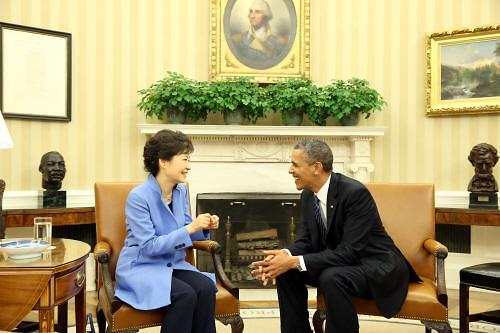 박근혜 6월 백악관 방문해 오바마와 회담, 조선반도정세 토의
