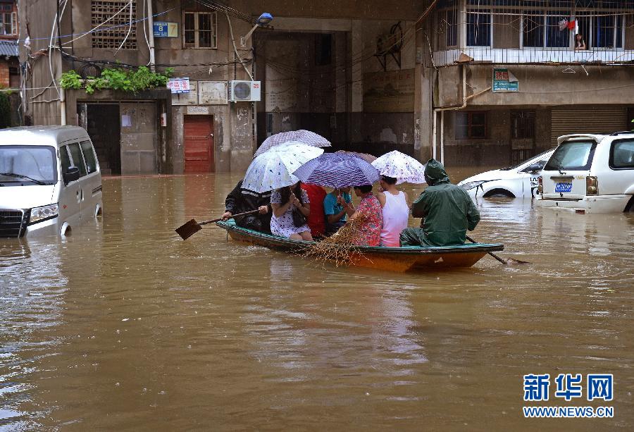 강서성 남창 폭우 습격으로 일부 지역 침수 엄중
