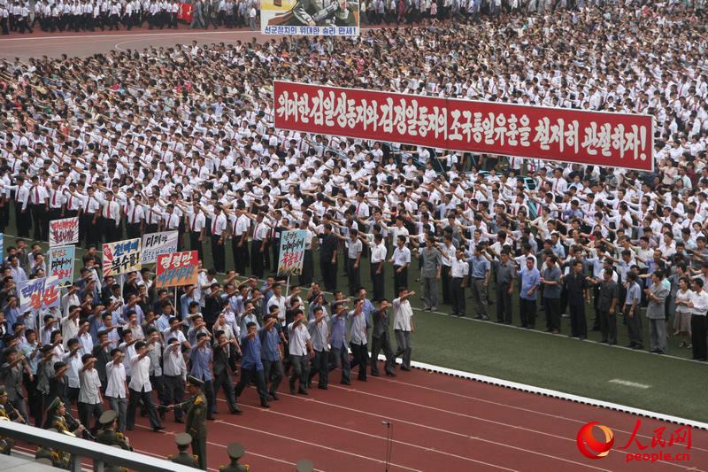 조선 평양: 대규모 집회로 조선전쟁폭발 65주년 기념