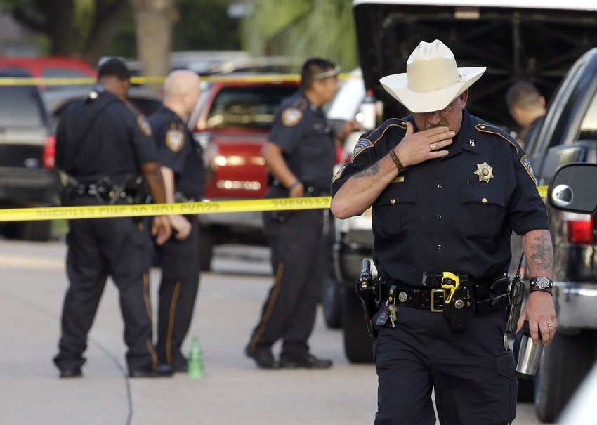 미국 휴스턴서 총격사건 발생, 5명의 아이를 포함한8 명이 살해되여