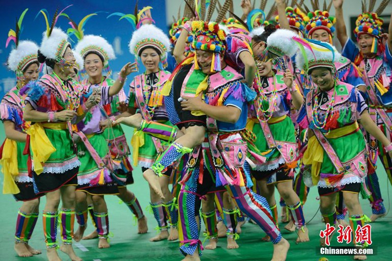 제10 기 소수민족체육대회 공연항목 민족특색 충분히 과시(포토)