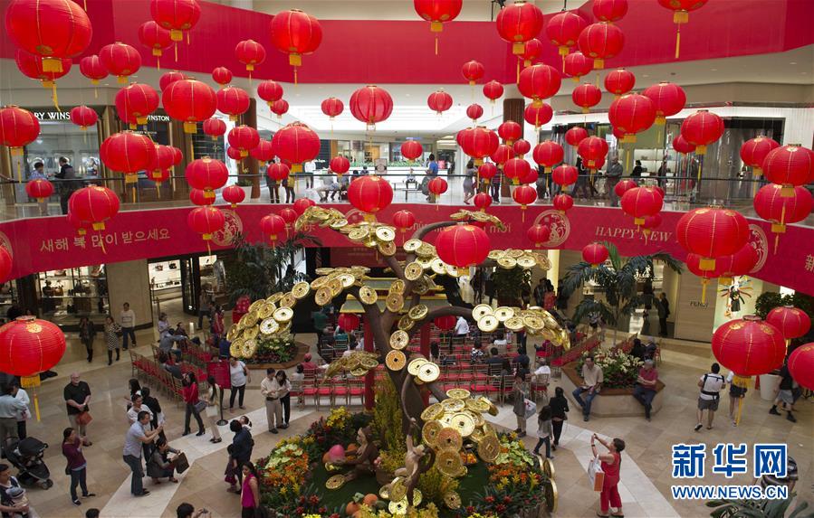 미국 백화점 '중국홍'으로 장식