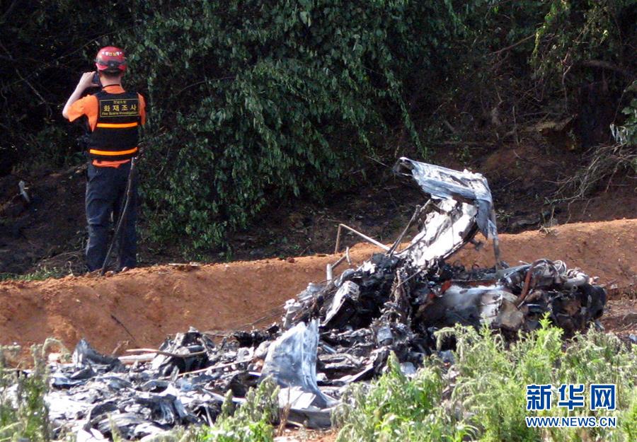 한국 남부 한 소형 비행기 추락으로 3명 숨져