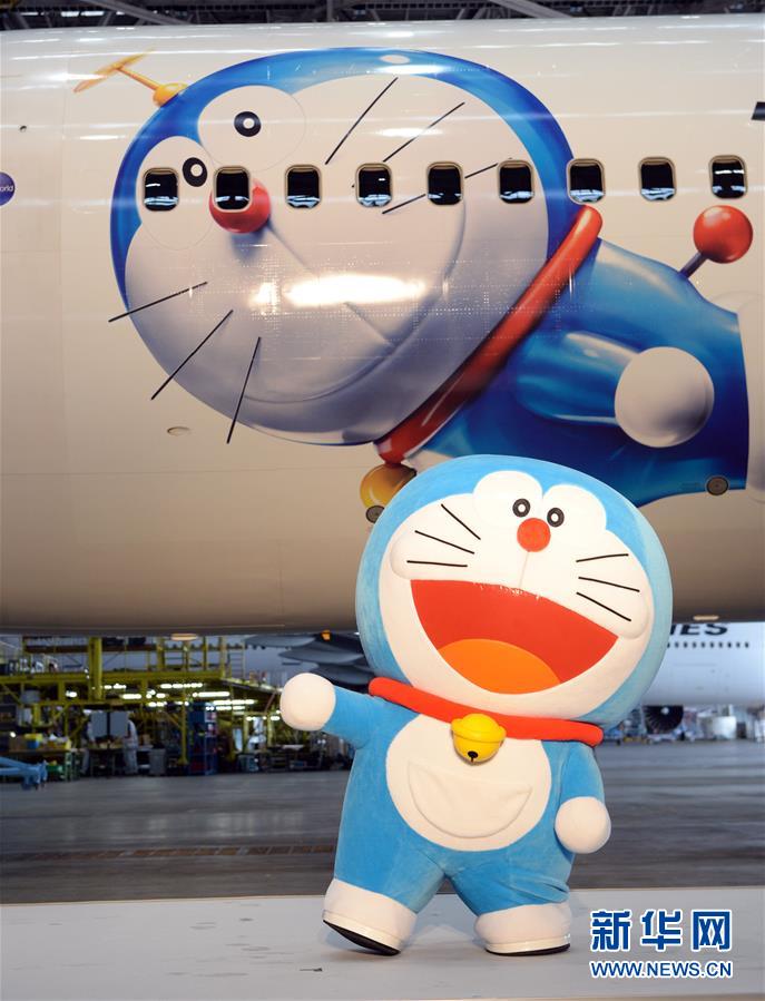 일본항공, '도라에몽'캐릭터가 그려진 비행기 선보여