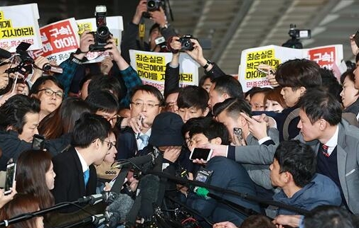 여러 한국기업 고위층 경영자, '최순실게이트' 사건으로 소환돼 조사받아