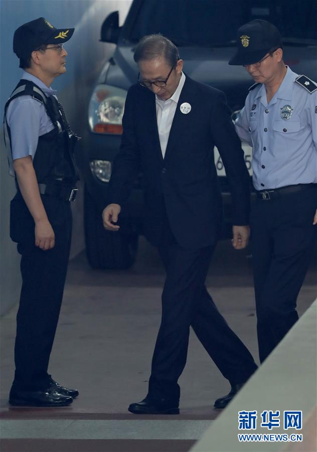 한국 검찰, 법원에 리명박 전 대통령에게 징역 20년 구형 요청