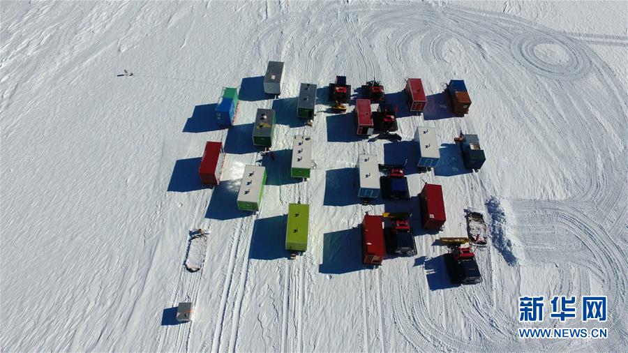 중국 남극과학고찰팀 내륙탐사대 태산역에 도착