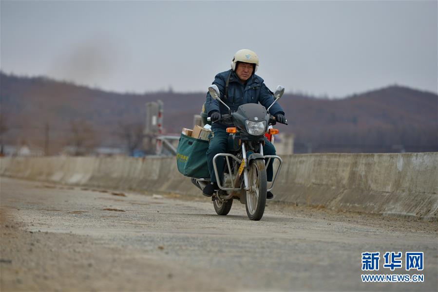 [사진이야기]: 30년간 직책 고수한 시골 우편배달부 김인철