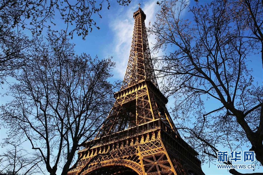 빠리 에펠탑 130주년 생일 맞이