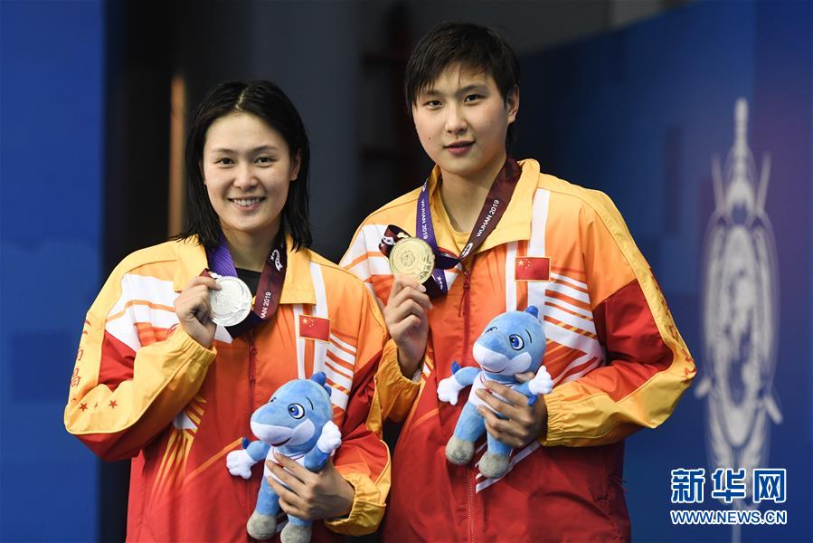 중국팀 수영 녀자 800 메터 자유형 금,은메달 석권