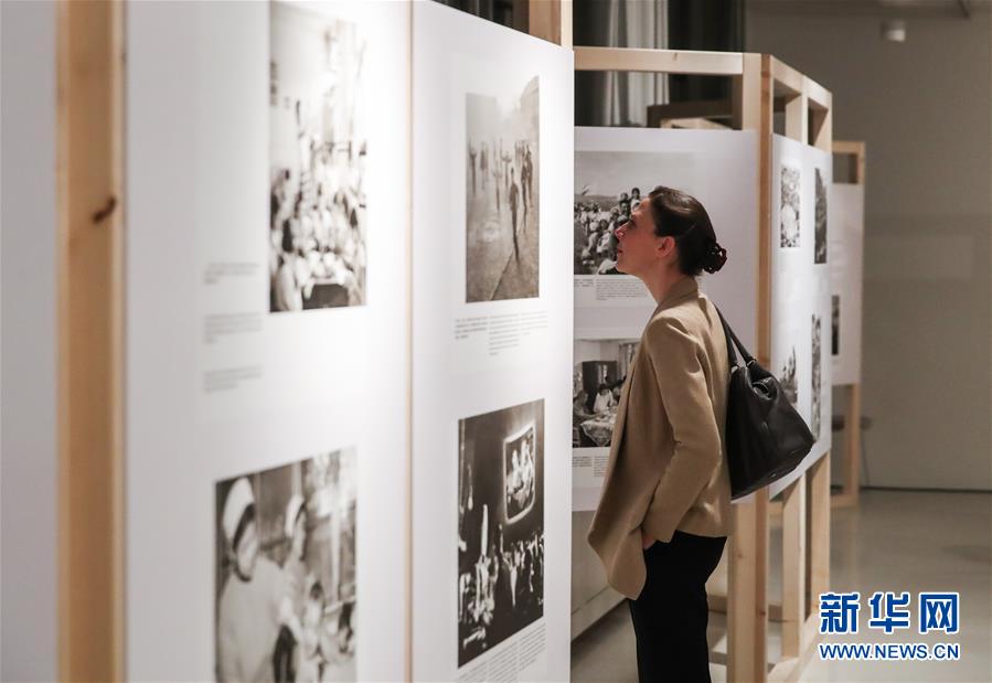 '아름다운 생활에 대한 추구- 새중국 창립 70주년 헌례 사진전' 베를린에서 개최